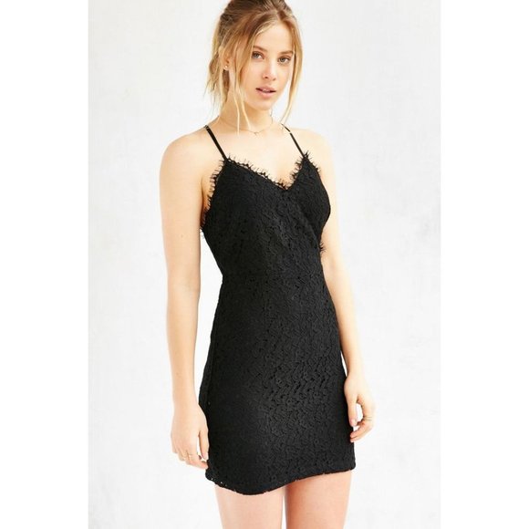 URBAN OUTFITTERS Kimchi Blue Black Scallop Lace Surplice Bodycon Dress sz 6 NEW - Picture 2 of 14